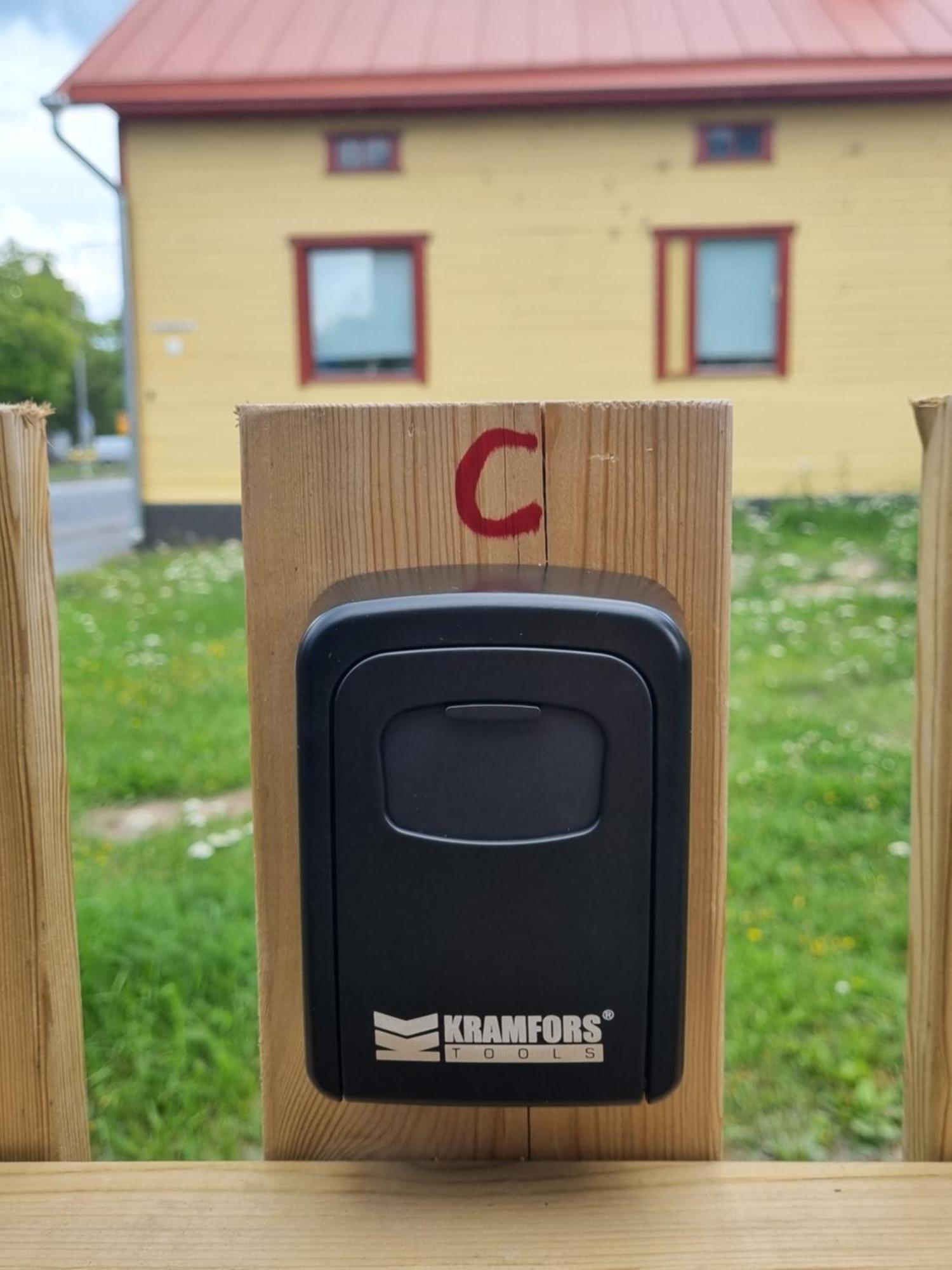 Kompakti Yksioe Numero 12 Pienkerrostalossa Pori